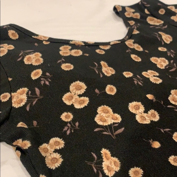 🔴 Brandy Melville Crop Top - Picture 2 of 3